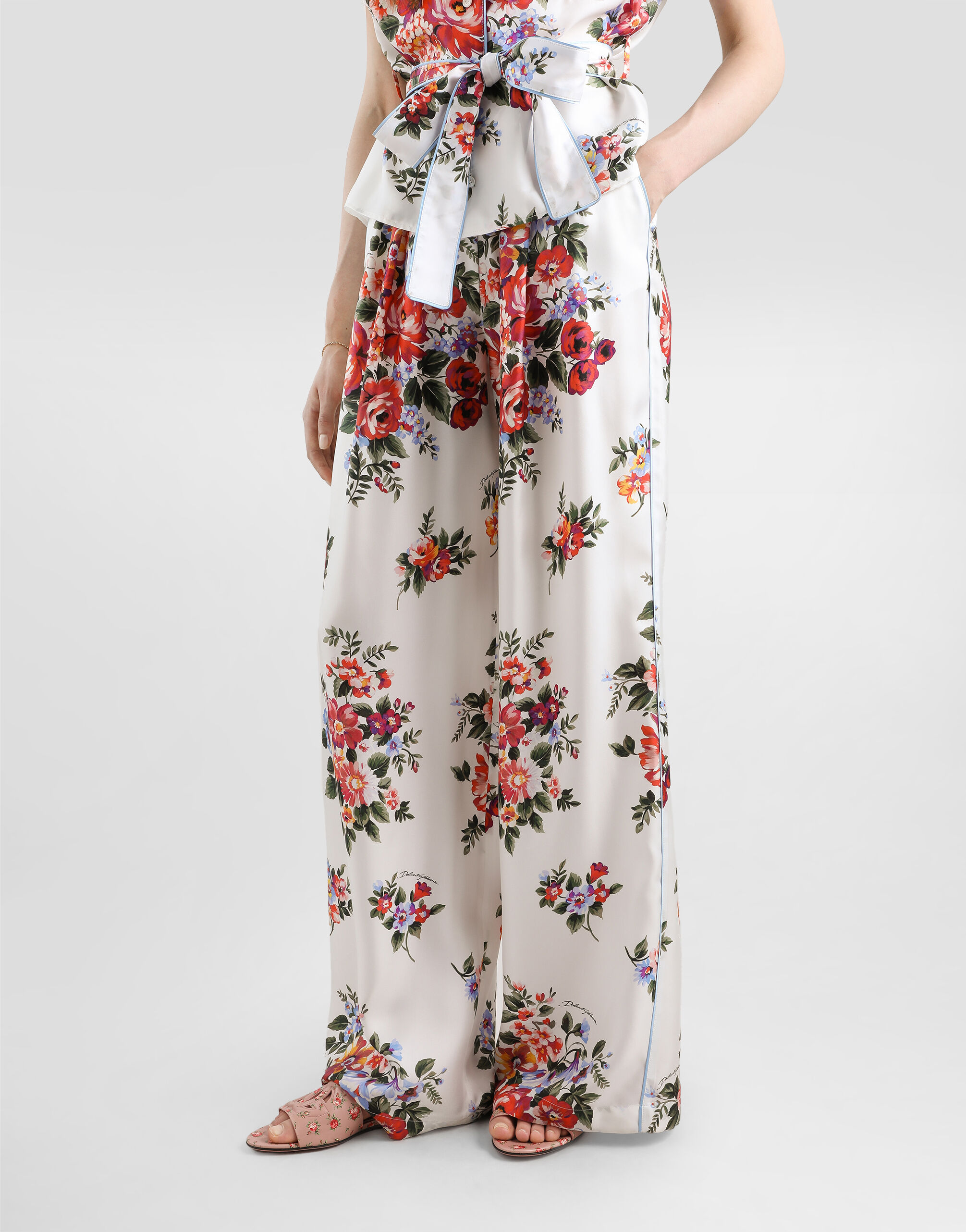 DOLCE & GABBANA ドルチェアンドガッバーナ パンツ フラワープリント Multicolorのウィメンズ Flower bouquet-print twill trousers