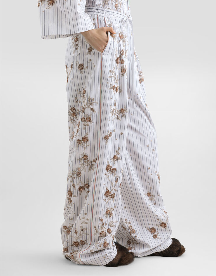 Dolce & Gabbana بنطال من بوبلين بتطريز أزهار بخيوط ومزين بكريستالات Dolce & Gabbana بنطال من بوبلين بتطريز أزهار بخيوط ومزين بكريستالات Multicolor FTDJDZGDDSA