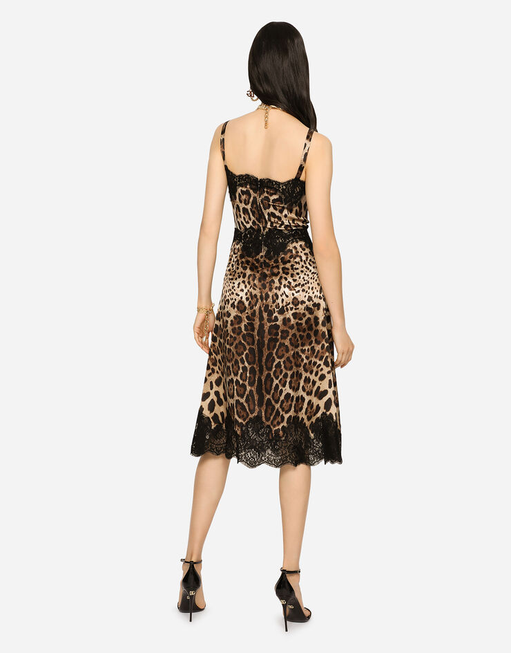 Dolce & Gabbana Vestido midi de lencería en raso con estampado de leopardo y bordes en encaje Multicolor F6A5DTFSAXY