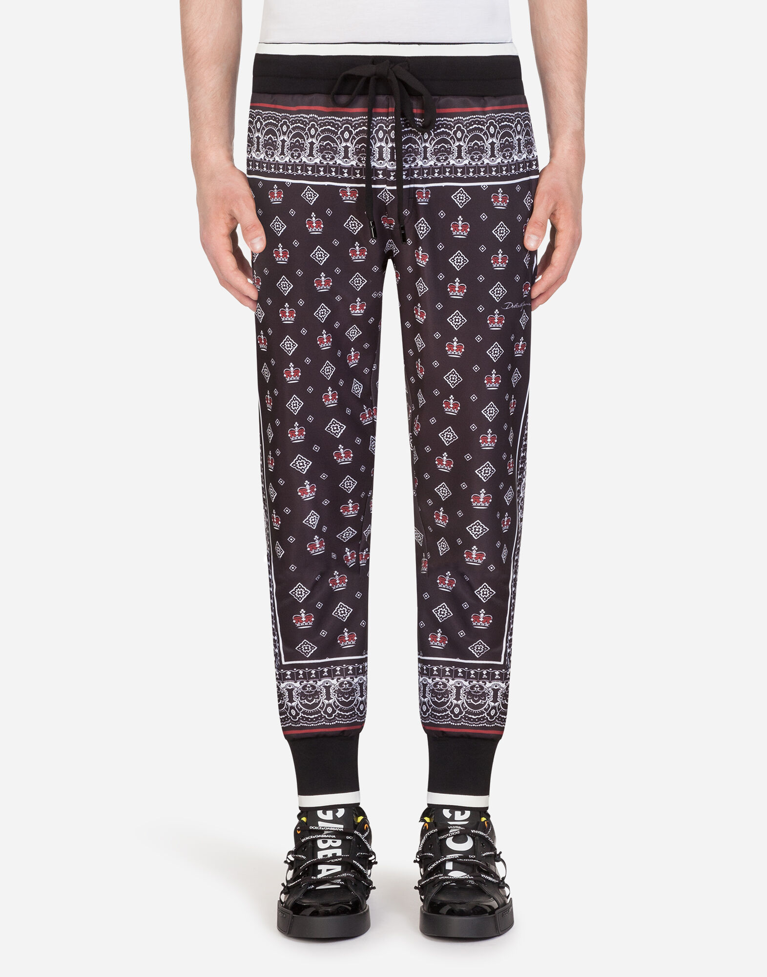 JOGGING PANTS WITH PATCH