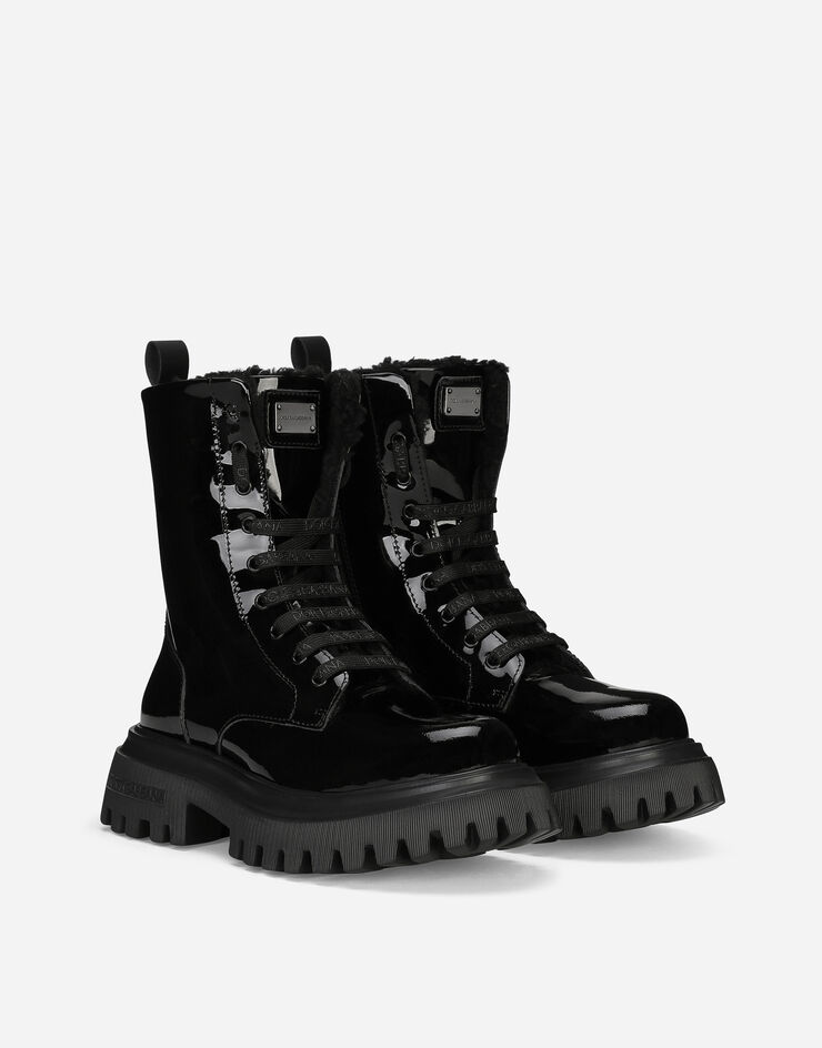 Dolce & Gabbana Botín de charol con placa con logotipo Negro D11220AB276