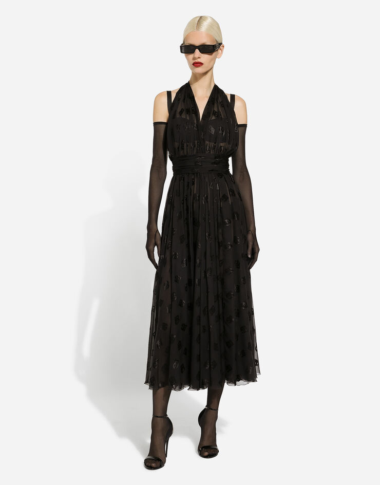 Dolce & Gabbana Longuette-Kleid aus Ausbrenner-Satin mit DG-Logo allover Schwarz F6DLMTFJTBR