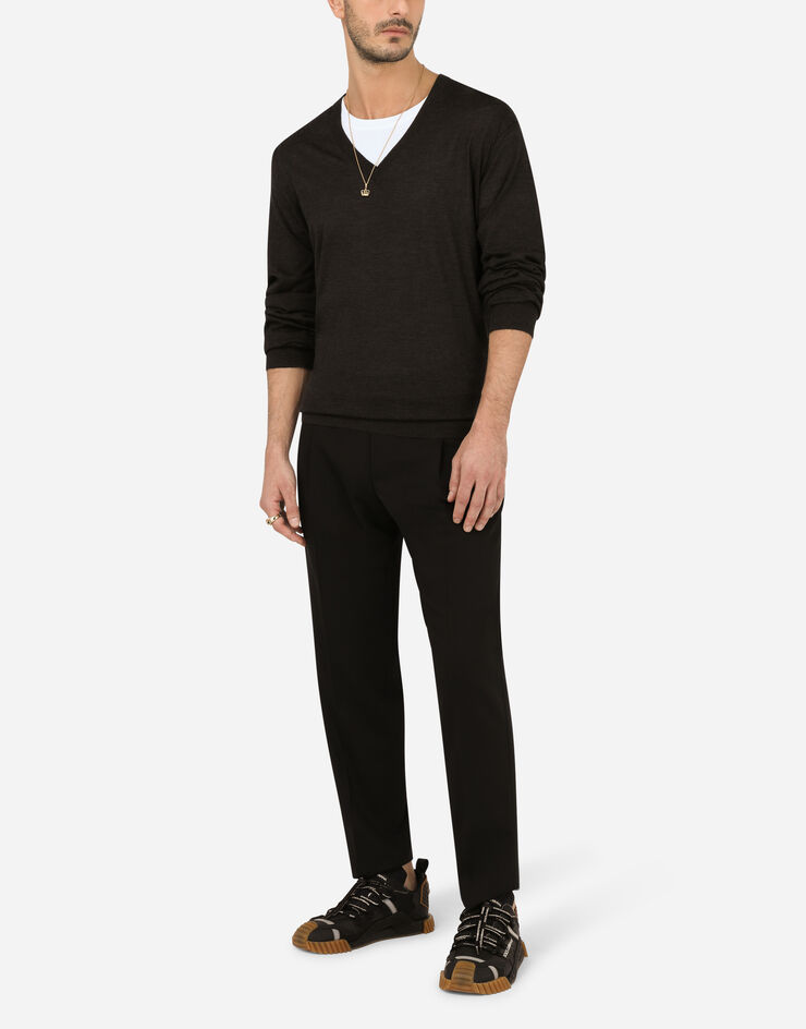 Dolce & Gabbana Cashmere v-neck sweater Grey GX413TJAWLA