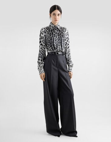 Dolce & Gabbana Bluse aus Seidensatin Leoprint Drucken F5R64TIS1WT