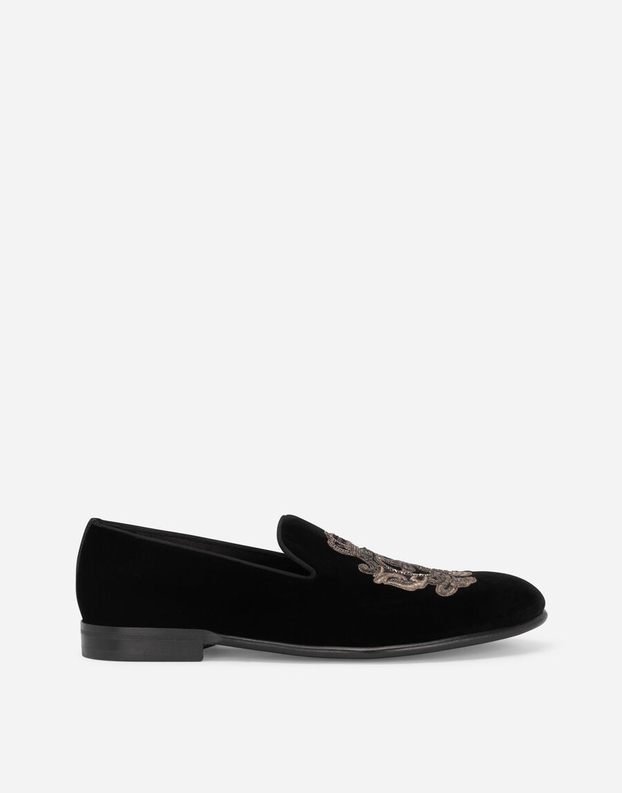 Velvet slippers with coat of arms embroidery