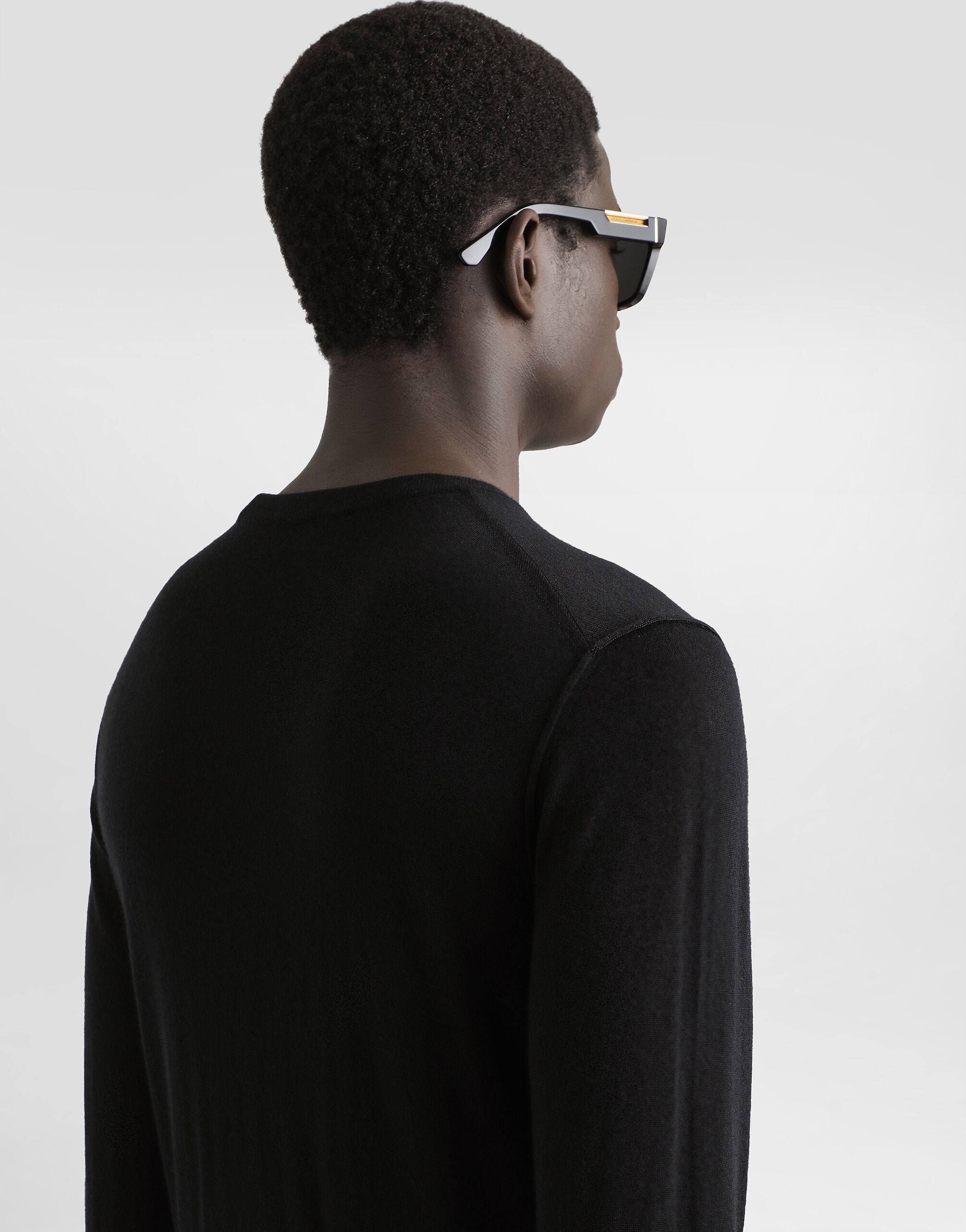 ブラックのメンズ ジュエル ディテール ラウンドネック カシミア