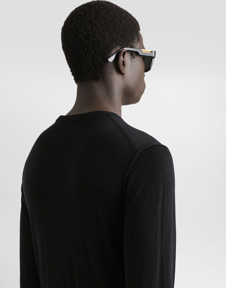 Dolce & Gabbana Maglia girocollo in cashmere con dettaglio gioiello Nero GXX02ZJBW05