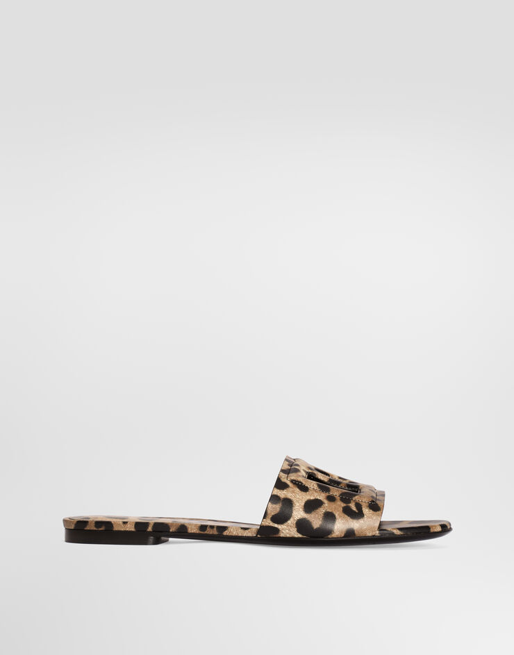 Dolce & Gabbana Sandalia plana de piel de becerro con estampado leo Dolce & Gabbana Sandalia plana de piel de becerro con estampado leo Print CQ0436A0426