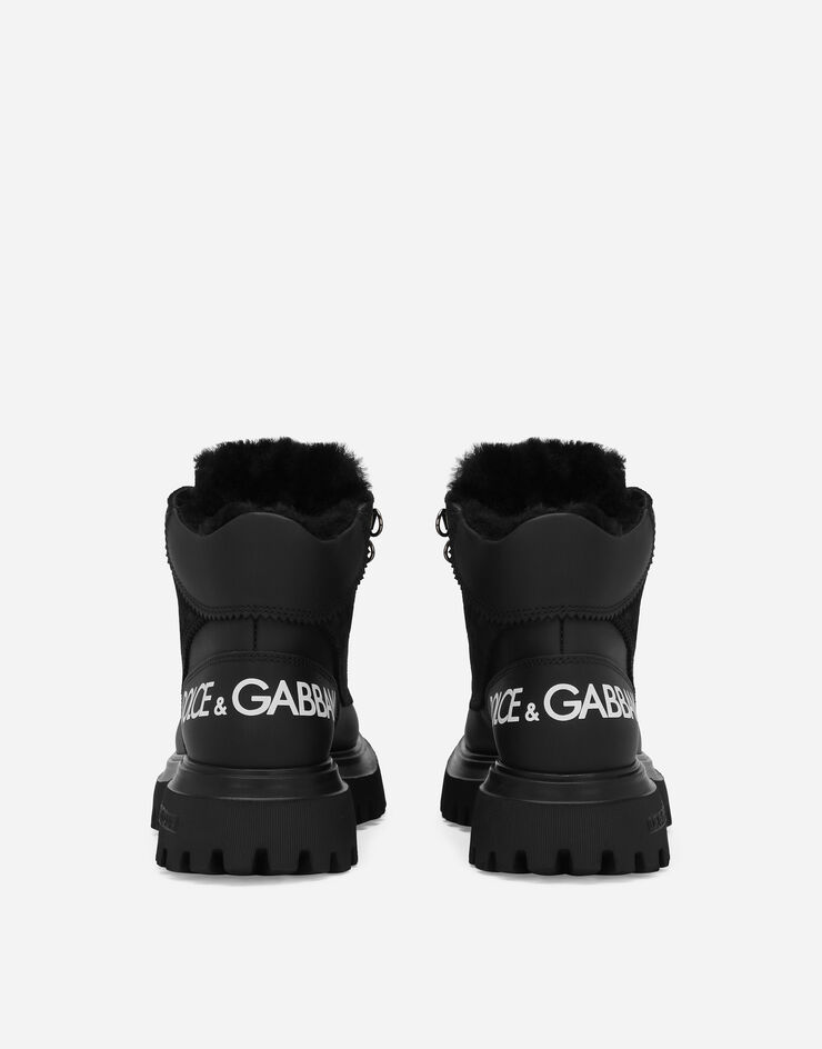 Dolce & Gabbana حذاء بوت برقبة للكاحل من جلد عجل ونوباك بشعار Dolce&Gabbana أسود DA5177AL696