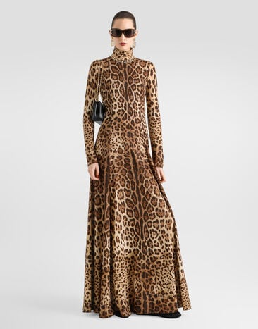 Dolce & Gabbana Kleid aus charmeuse mit leo-print Dolce & Gabbana Kleid aus charmeuse mit leo-print Drucken F612KTFSADD
