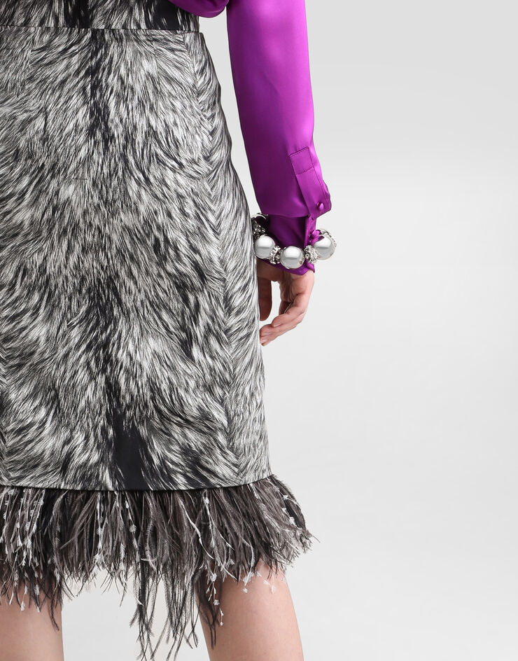 Dolce & Gabbana Jupe fourreau mi-longue en charmeuse à imprimé fourrure et plumes Gris F4C1ITFSA71