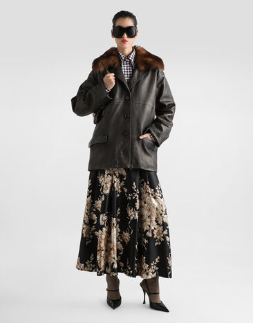 Dolce & Gabbana جاكيت جلدي بياقة فرو بني F9S72LHULXV