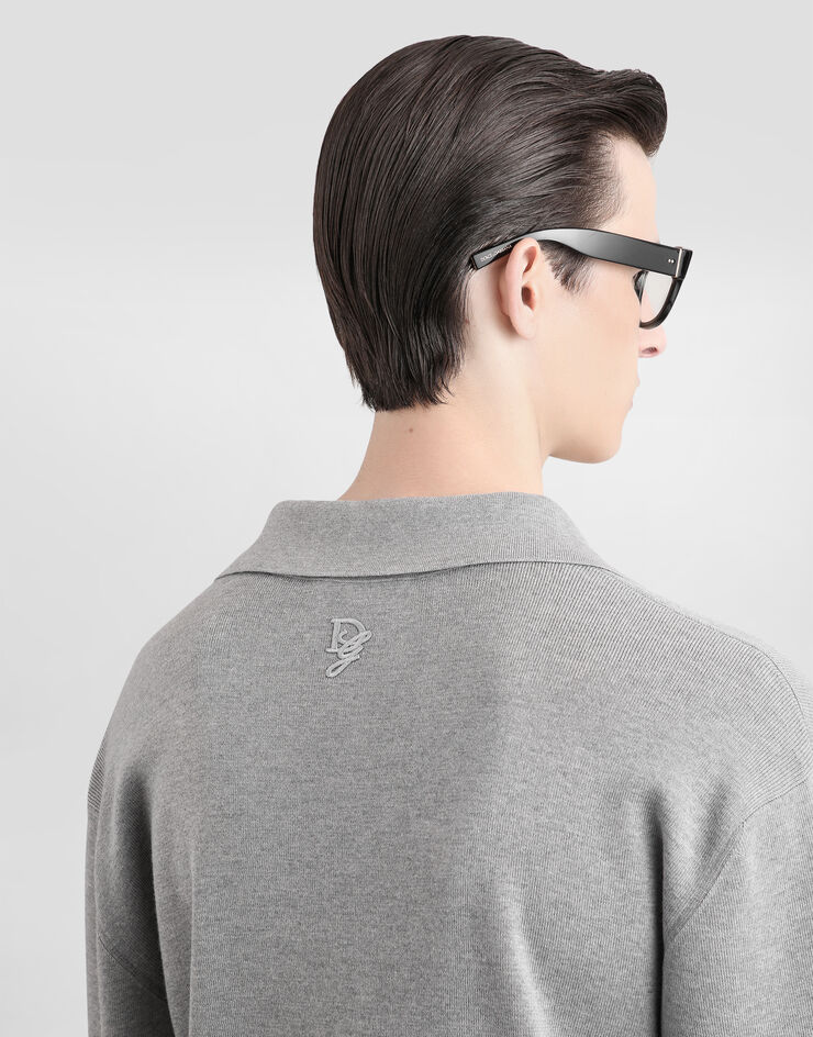 Dolce & Gabbana Wollpullover mit V-Ausschnitt und DG-Stickerei Grau GXY37ZJCVWW