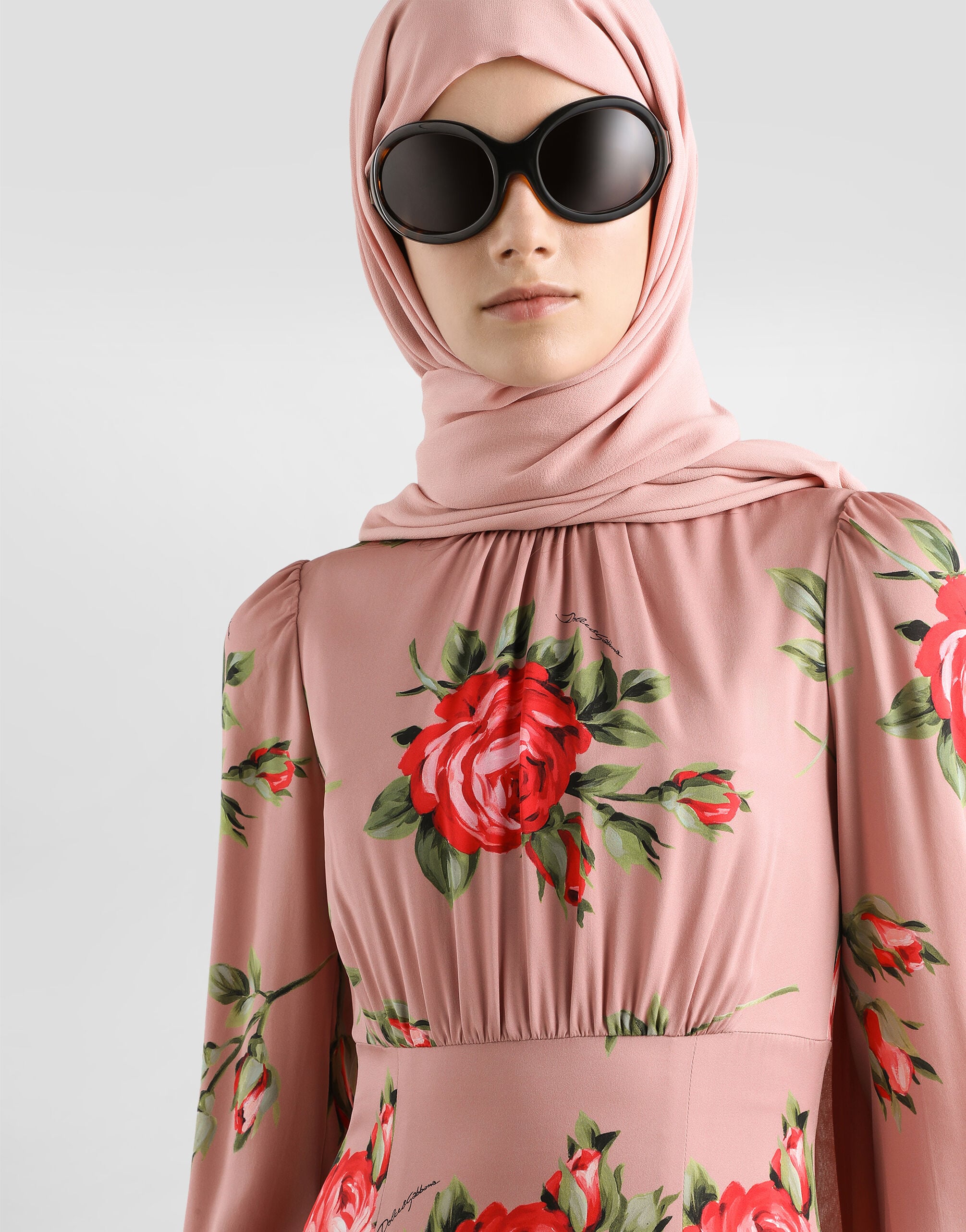 Multicolorのウィメンズ Rose bouquet-print charmeuse long dress