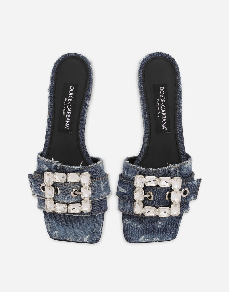 Dolce & Gabbana Mules en patchwork de denim avec boucle en strass Bleu CQ0538AY841
