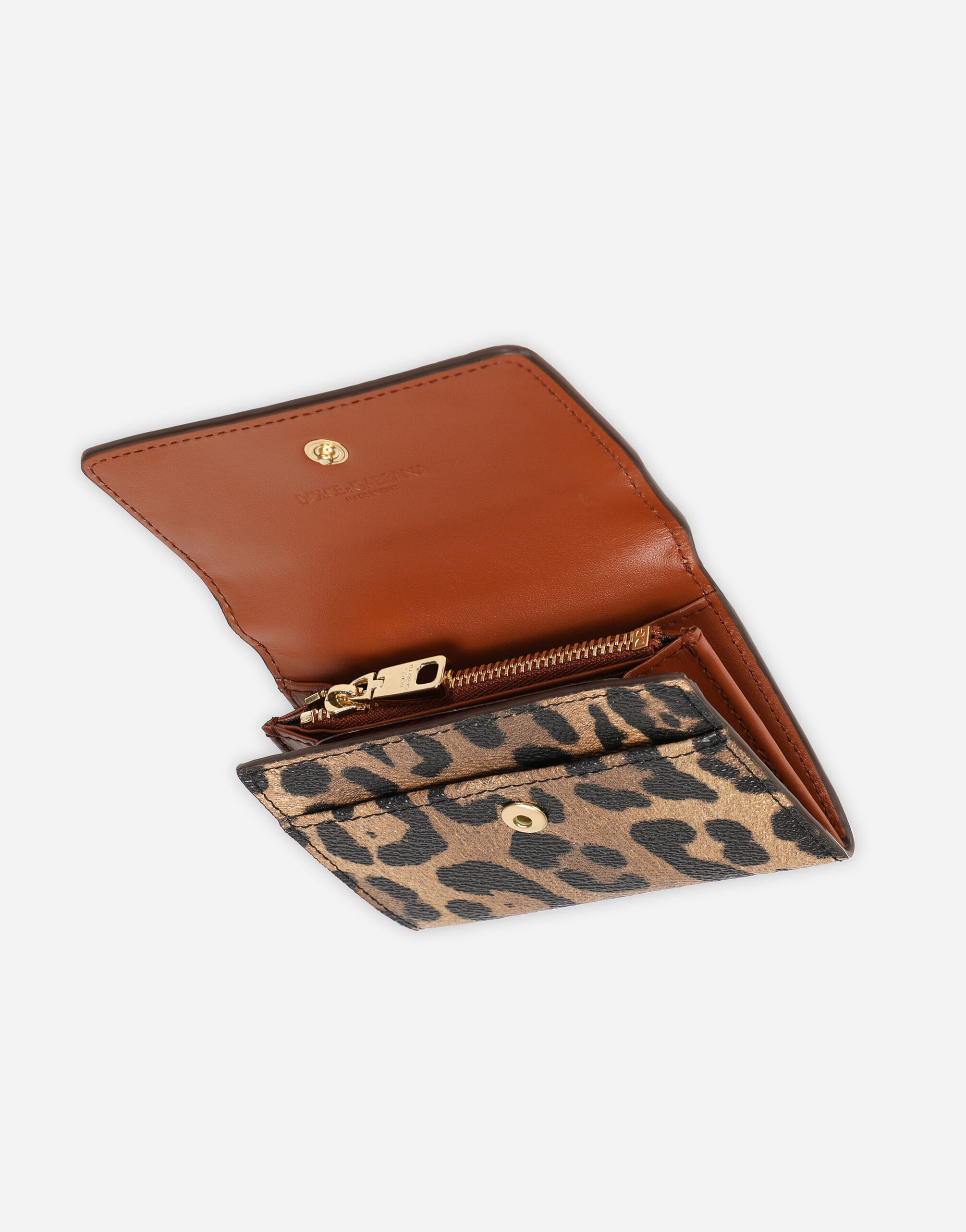 Monedero en crespo estampado leopardo con placa con logotipo en