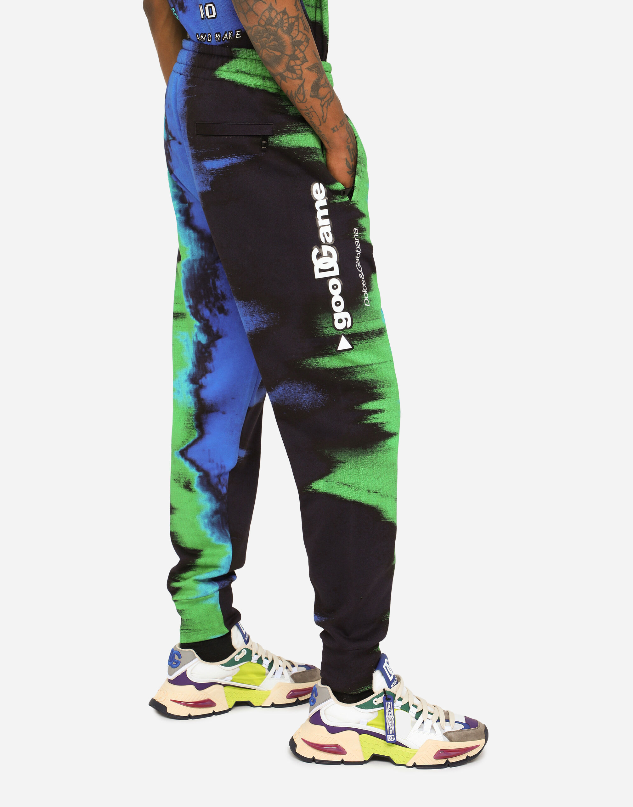 マルチカラーのメンズ ジョギングパンツ GooDGameプリント マルチカラーのメンズ ジョギングパンツ GooDGameプリント