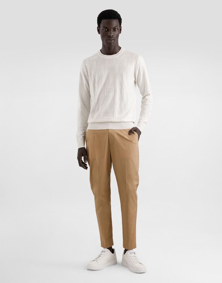 Dolce & Gabbana Pull ras de cou en soie avec logo DG brodé all-over Blanc GXX02TJBSK5