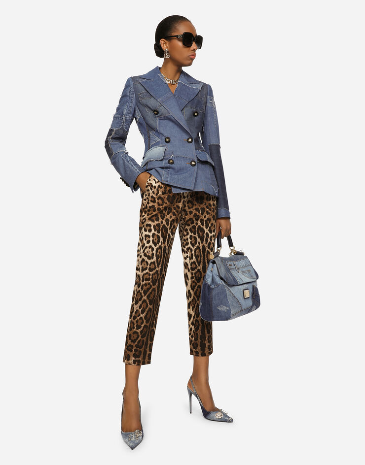Dolce & Gabbana Pantalón de dril con estampado de leopardo Estampado Animalier FTAGNTFSFAG