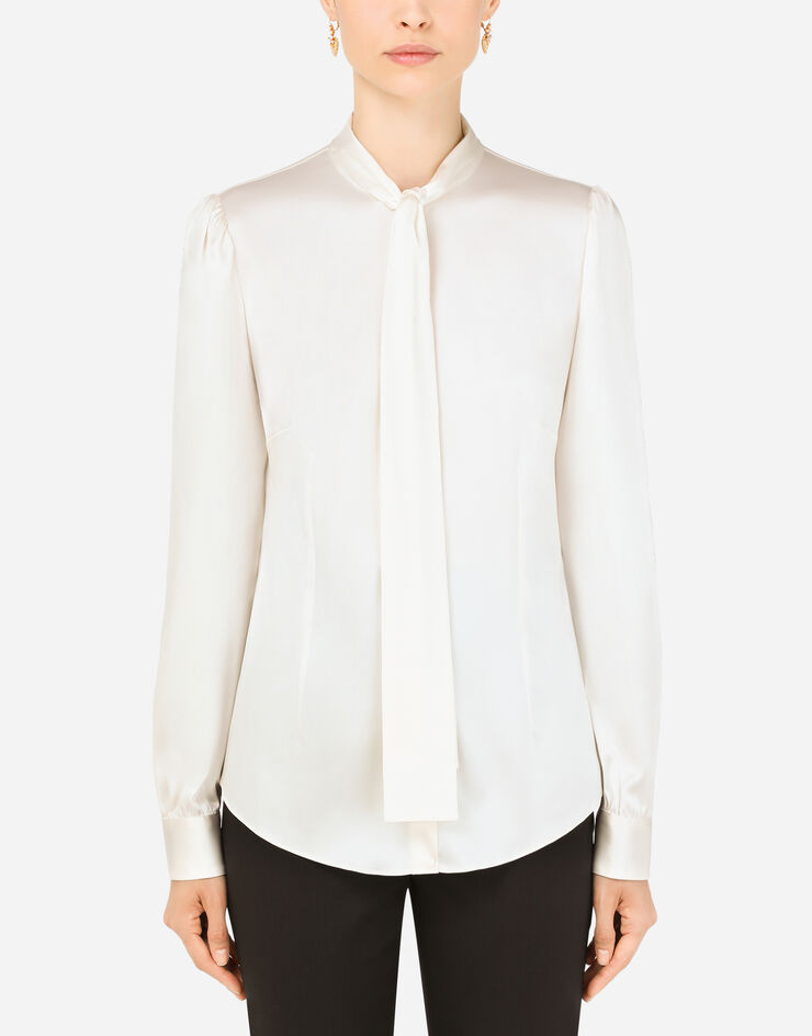 Dolce & Gabbana Camisa en satén con botones de perla con logotipo DG Blanco F5P09TFURAG