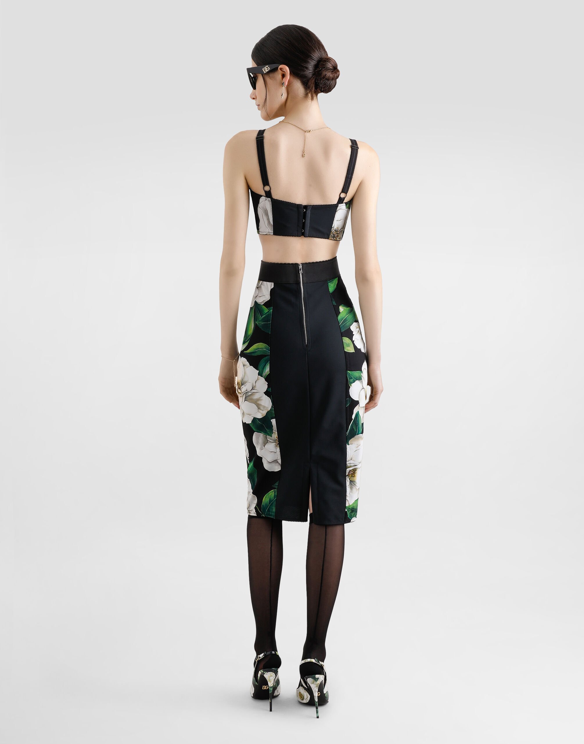 Calf-length stretch pencil skirt with gardenia print in