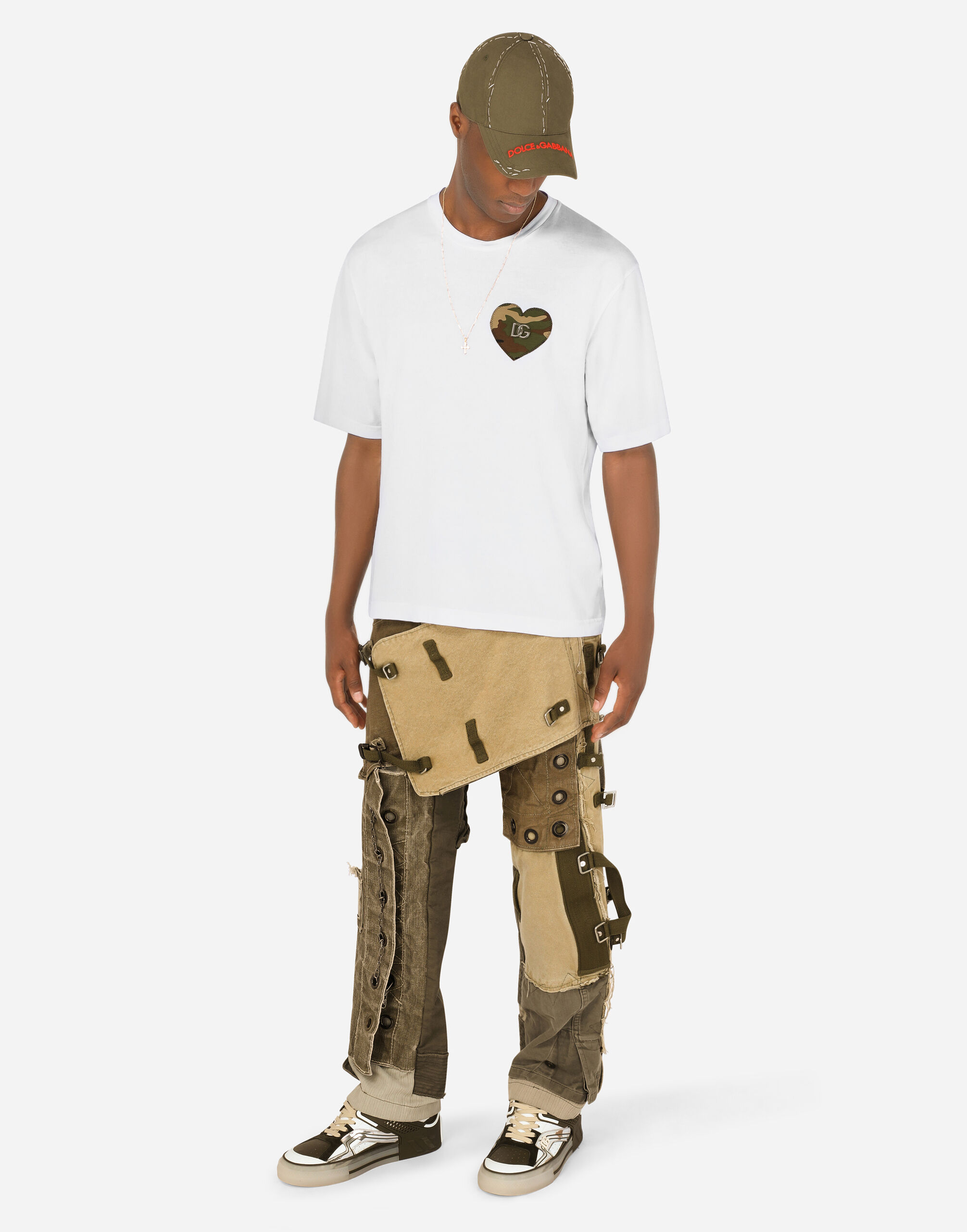 マルチカラーのメンズ Cargo pants with vintage appliqués