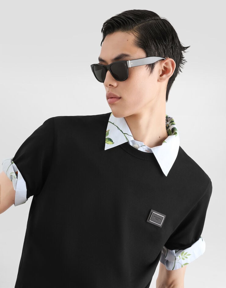 Dolce & Gabbana Cotton t-shirt with logo plate Dolce & Gabbana Cotton t-shirt with logo plate Black G8PV1TG7Q1Q