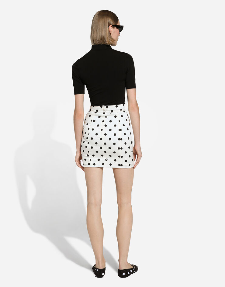 Dolce & Gabbana Kurzer Rock aus Charmeuse Punkteprint Drucken F4CWATFSA62