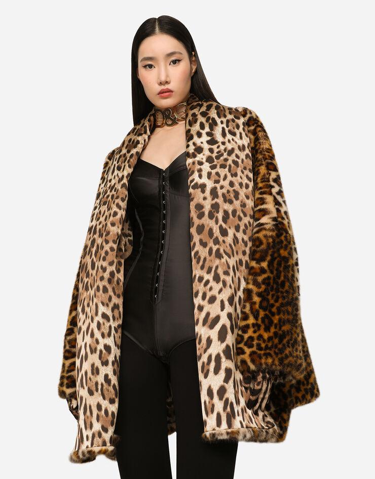 Dolce & Gabbana KIM DOLCE&GABBANA Umhang aus Kunstfell mit Leopardenmuster-Aufdruck Animal-Print F0C4YFFUPU8