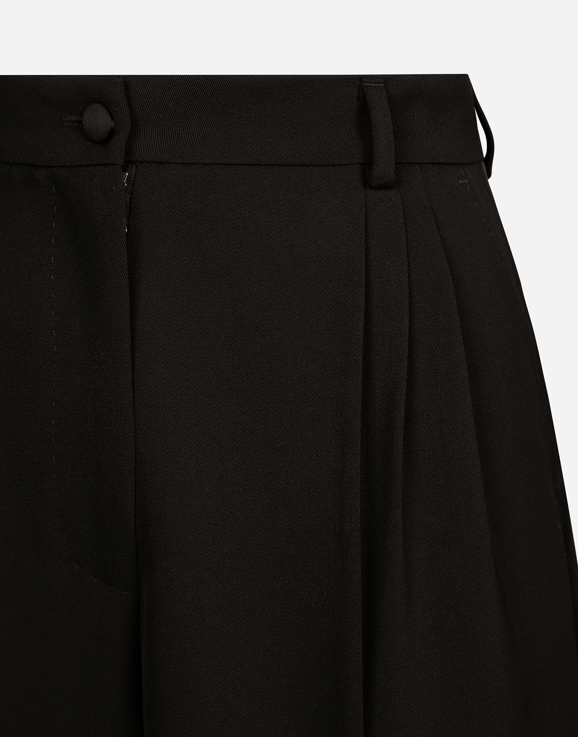 ショートパンツ DOLCE & GABBANA Tuxedo bermuda shorts Black  FTC77TFU21E Wool gabardine tuxedo Bermuda shorts in Black for Women