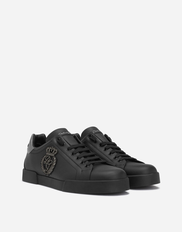 Dolce & Gabbana Sneaker Portofino in pelle di vitello nappata con patch corona Nero/argento CS1761AH164