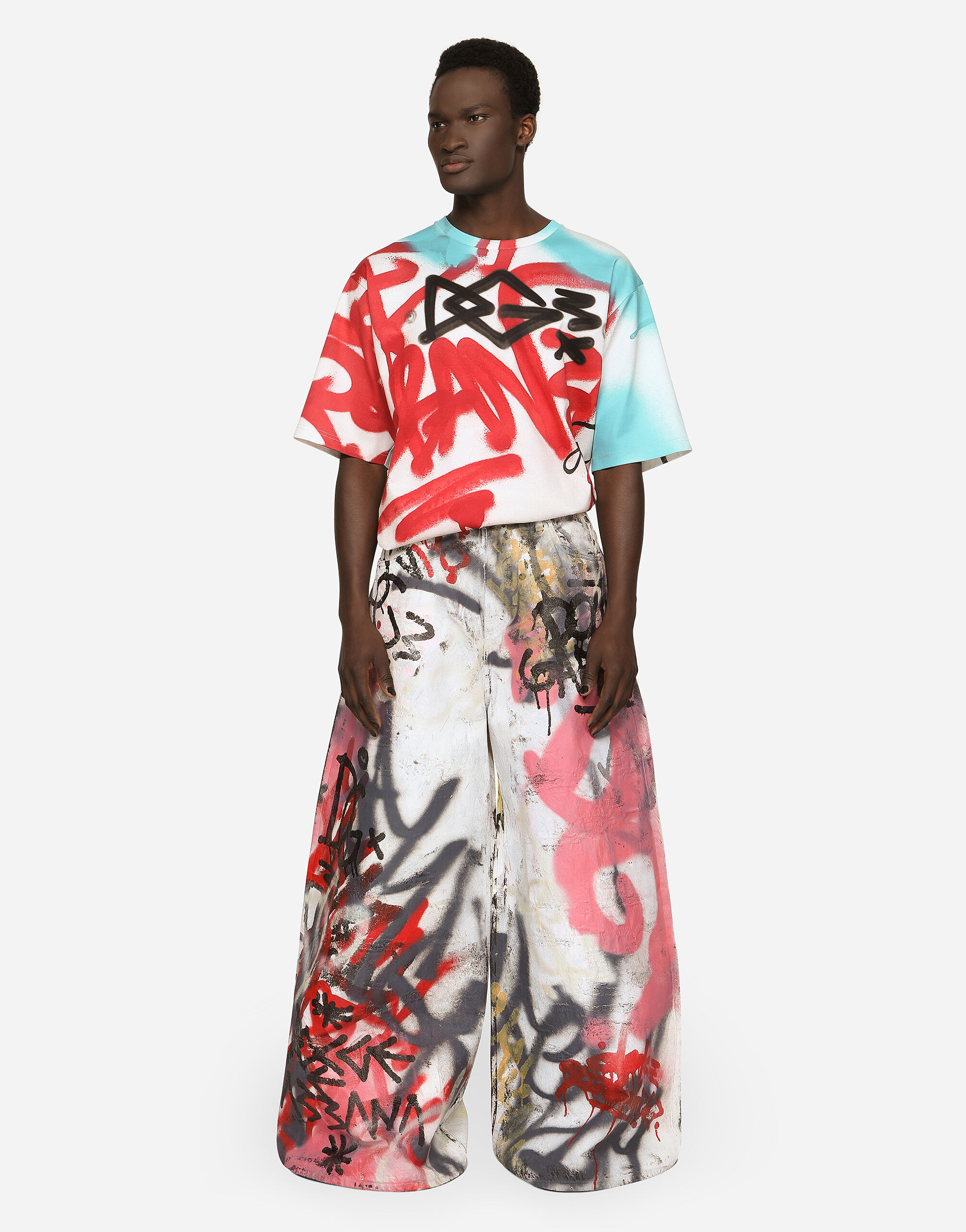 ランウェイ Dolce & Gabbana DG スプレープリント 半袖Tシャツ ランウェイ Dolce & Gabbana DG スプレープリント 半袖Tシャツ
