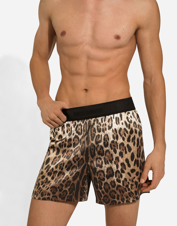 Dolce & Gabbana Shorts aus Seide Leoprint Drucken M4F05TONR26