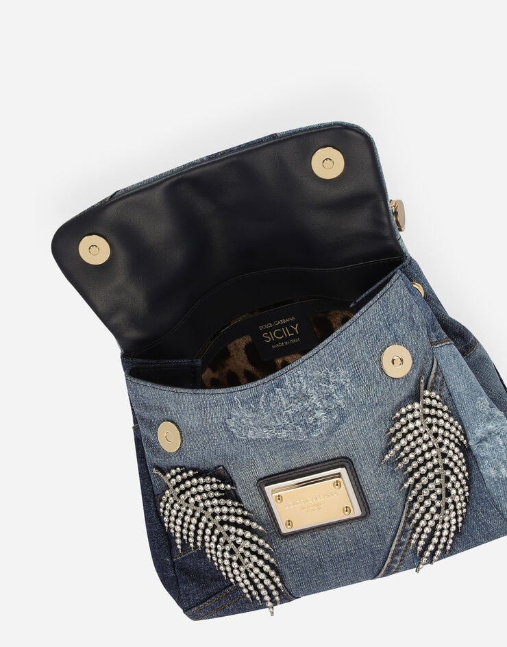 Dolce & Gabbana Kleine Tasche Sicily Soft aus Patchwork-Denim mit Stickereien Jeans BB7400AJ077