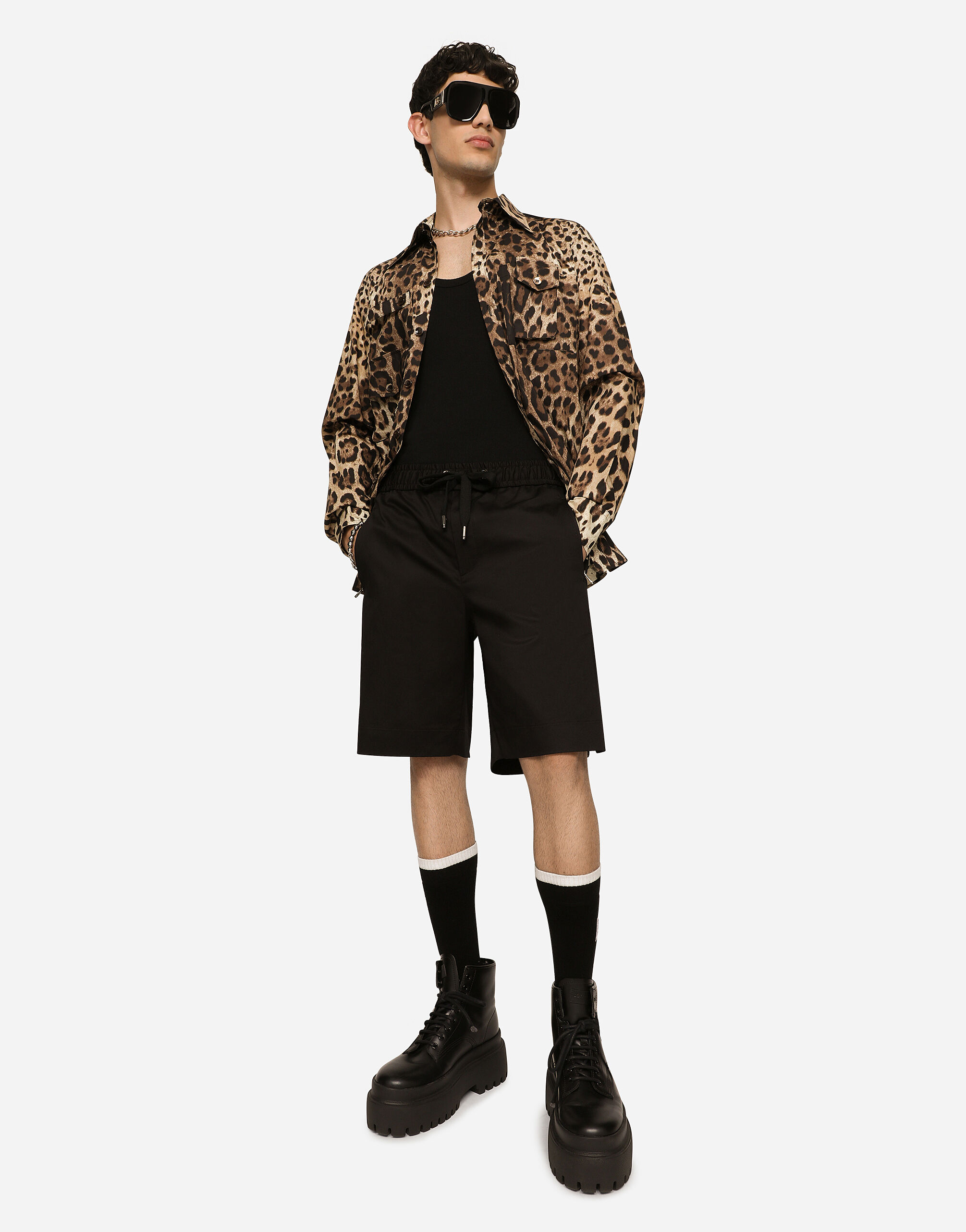 ブラックのメンズ ジョギングバミューダパンツ ストレッチ ブラックのメンズ ジョギングバミューダパンツ ストレッチ