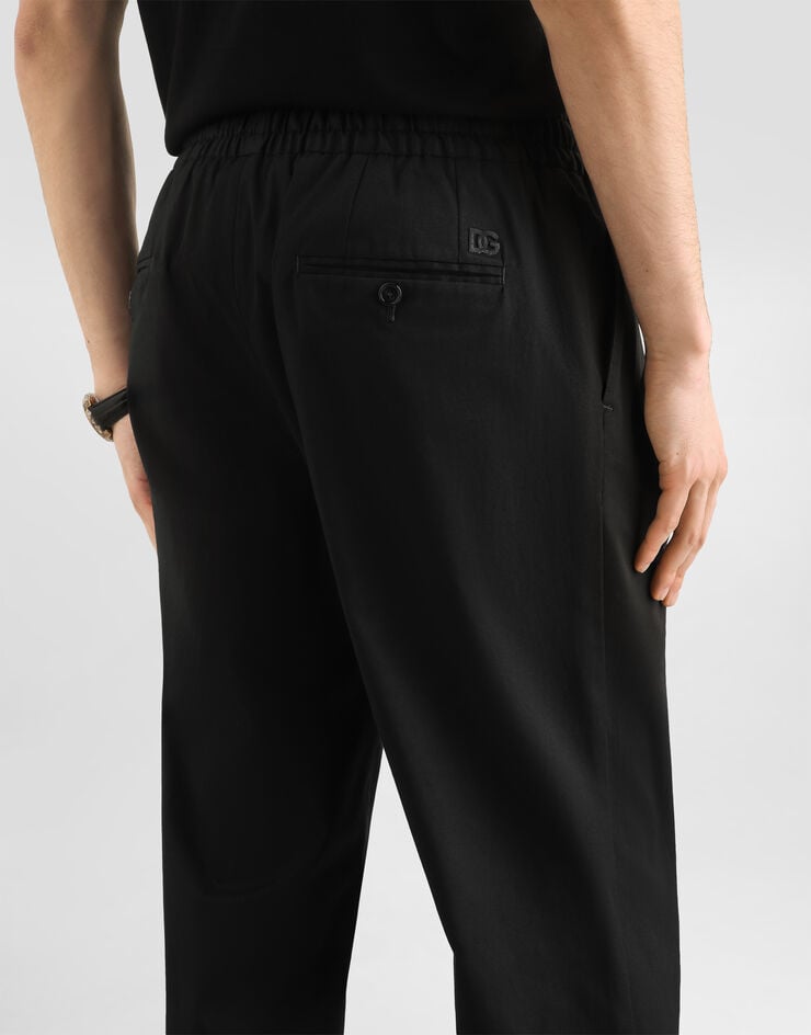 Dolce & Gabbana Pantalon de jogging en gabardine de coton Dolce & Gabbana Pantalon de jogging en gabardine de coton Black GP12QZFUFNV