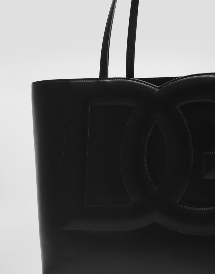 Dolce & Gabbana Сумка-шоппер DG Logo Bag среднего размера из телячьей кожи черный BB7338AW576