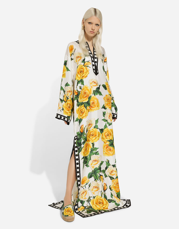 Dolce & Gabbana Caftán con mangas de quimono de seda con estampado de rosas amarillas Imprima F6ARJTGDA9D