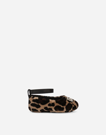 Dolce & Gabbana Bailarina para bebé de terciopelo con estampado de leopardo Amarillo DK0065AC513
