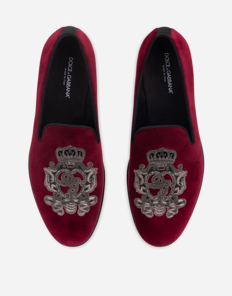 Dolce & Gabbana Slipper aus Samt mit Wappen-Stickerei Burgunderrot A50490AO249