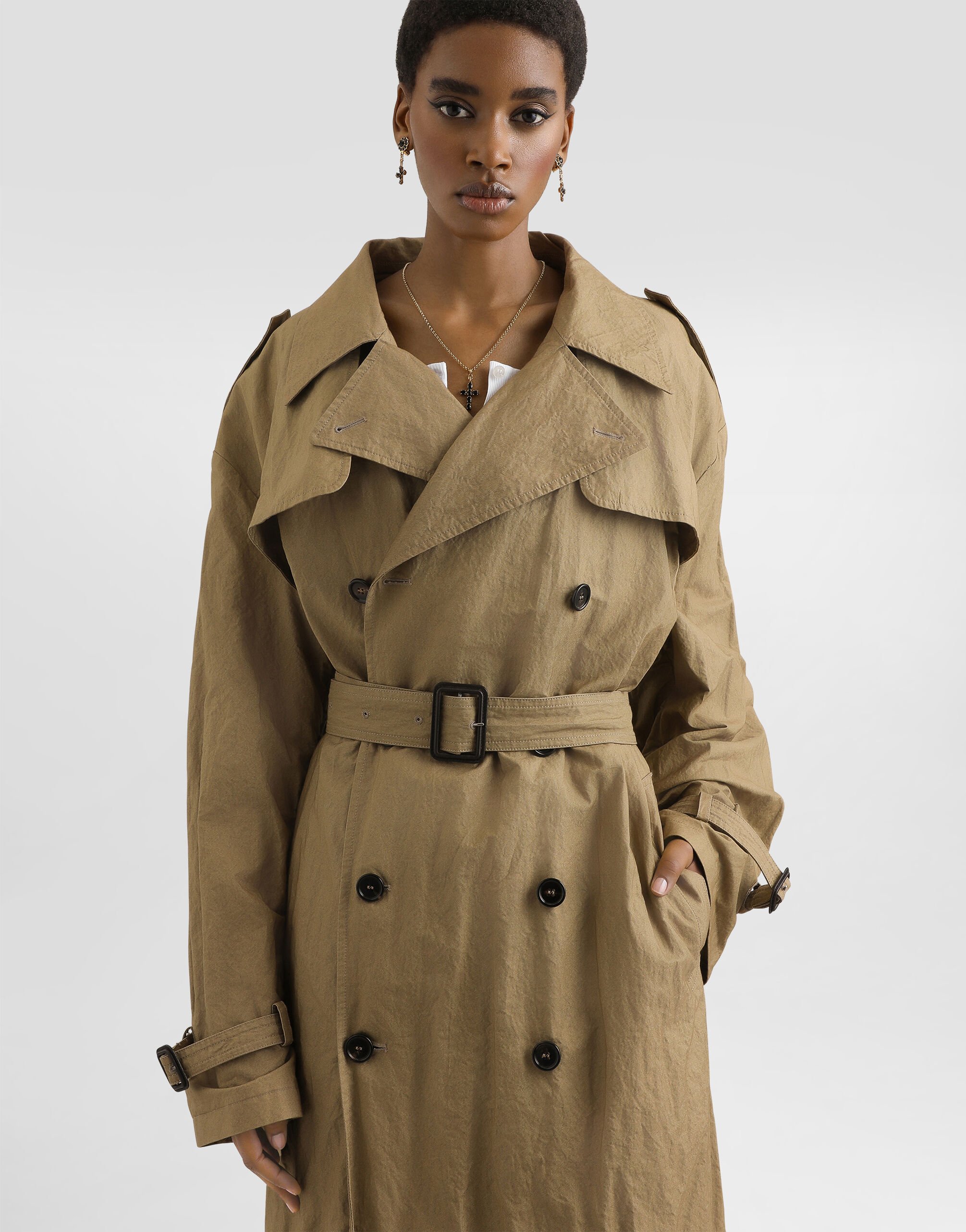 Double-breasted trench coat in wrinkled-effect cotton in Beige for