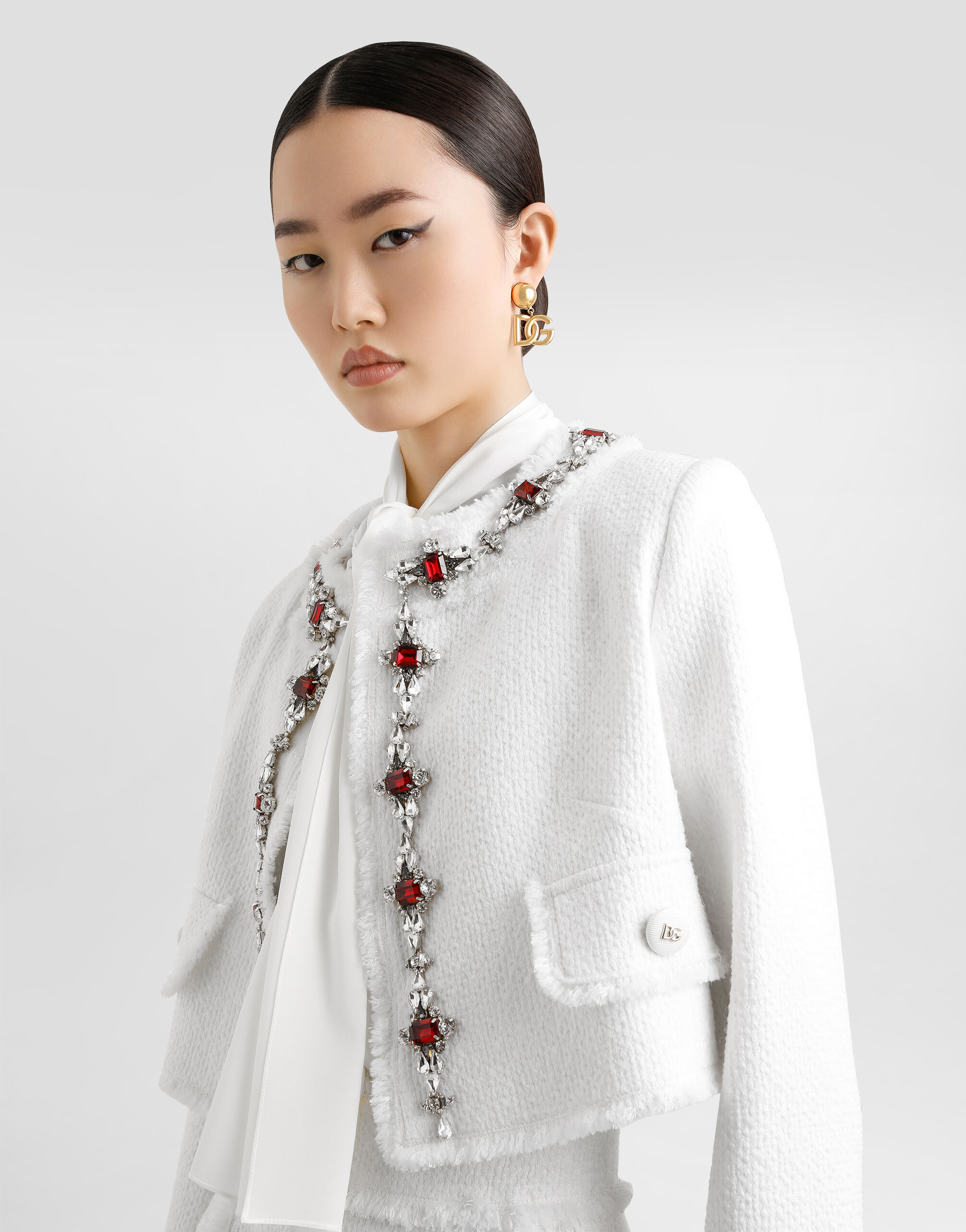 Whiteのウィメンズ Short tweed jacket with jewel embroidery