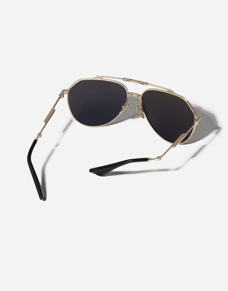 Dolce & Gabbana 「ステファノ」サングラス オペークシルバー VG2302VM2R5