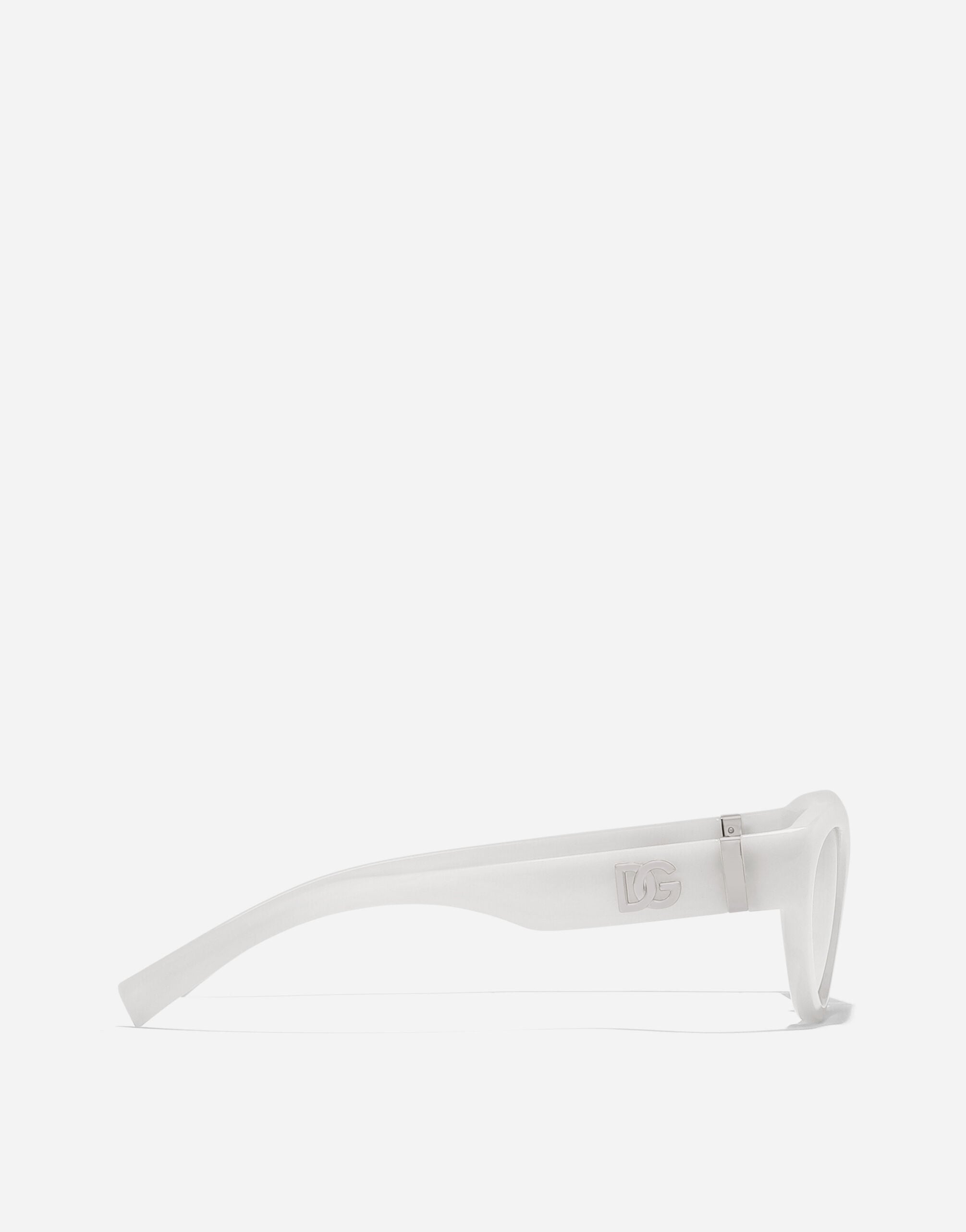 Milky whiteのウィメンズ DG Crossed サングラス | Dolce&Gabbana®