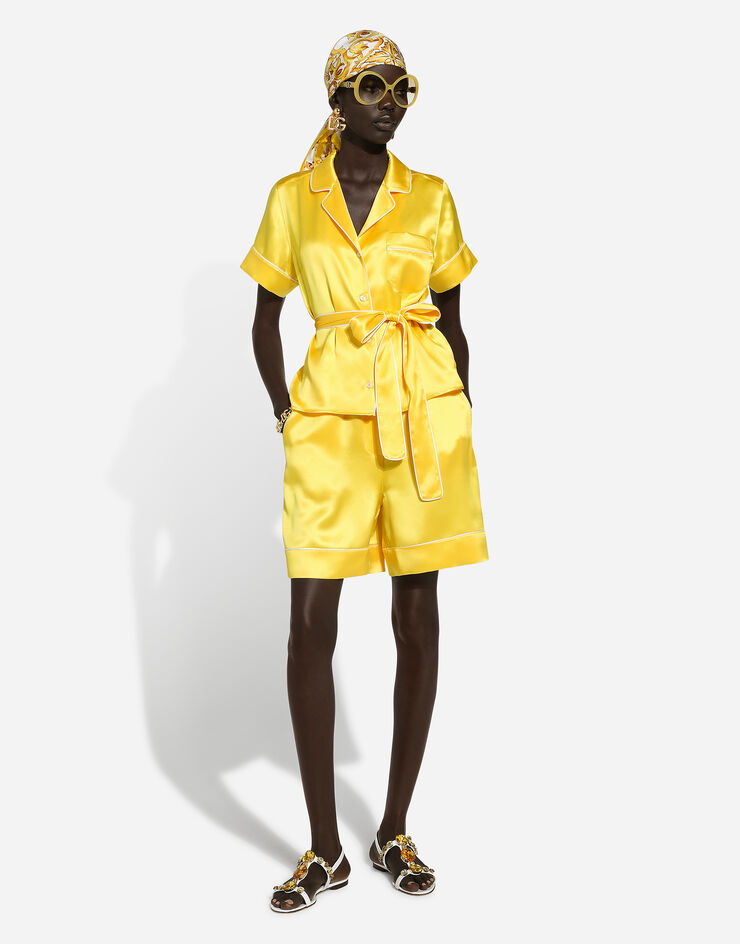 Dolce & Gabbana Pyjamashorts aus Seidentwill Majolika-Print Gelb FTC42TFU1NU