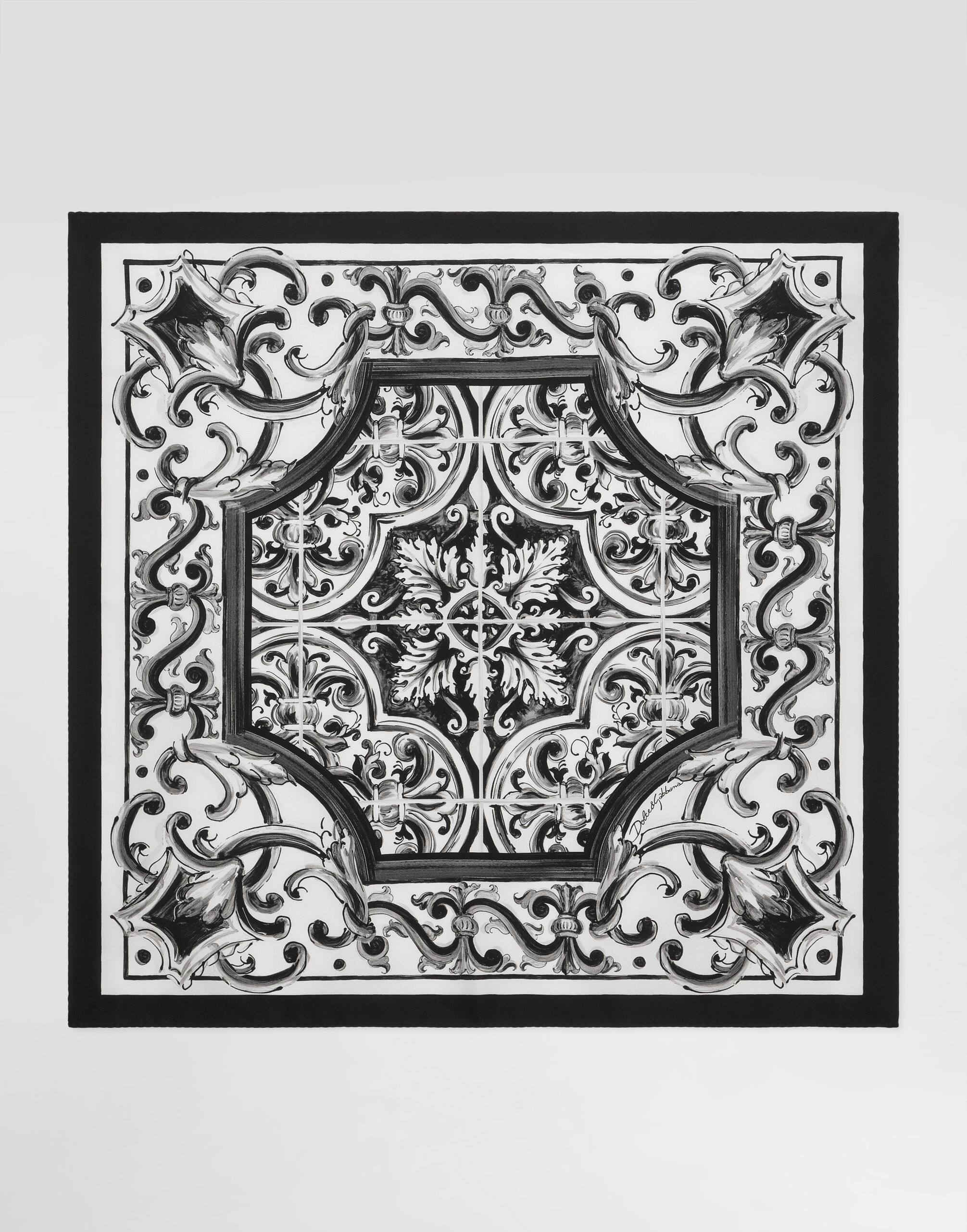 Dolce & Gabbana 花柄　マヨルカ柄　スカーフ　新品未使用 マルチカラーのメンズ マヨリカプリント ツイル スカーフ