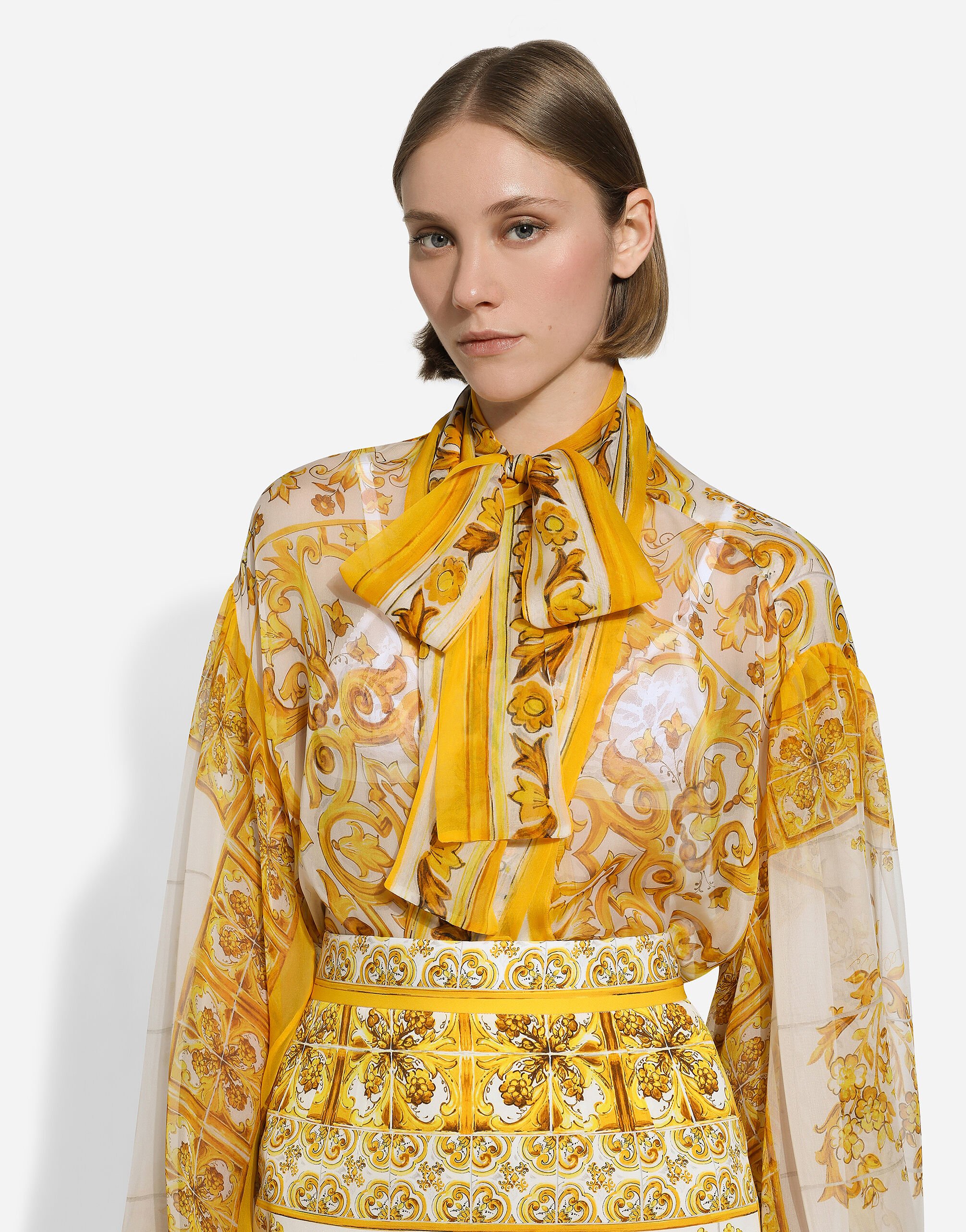 Chiffon pussy bow shirt with majolica print