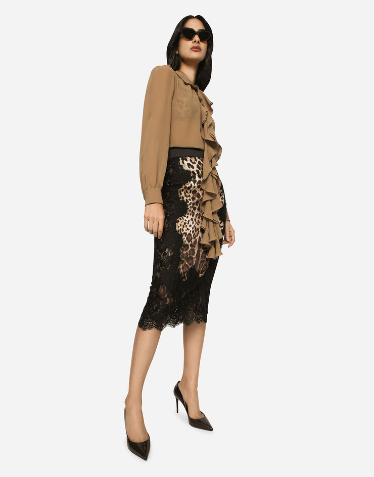 Dolce & Gabbana Falda midi en raso con estampado de leopardo y aplicaciones de encaje Multicolor F4BHCTFSAXY