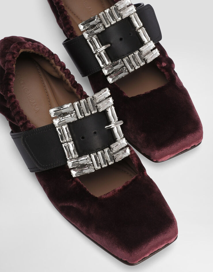 Dolce & Gabbana حذاء باليرينا مخمل بإبزيم مرصع نبيذي CB0249A6504