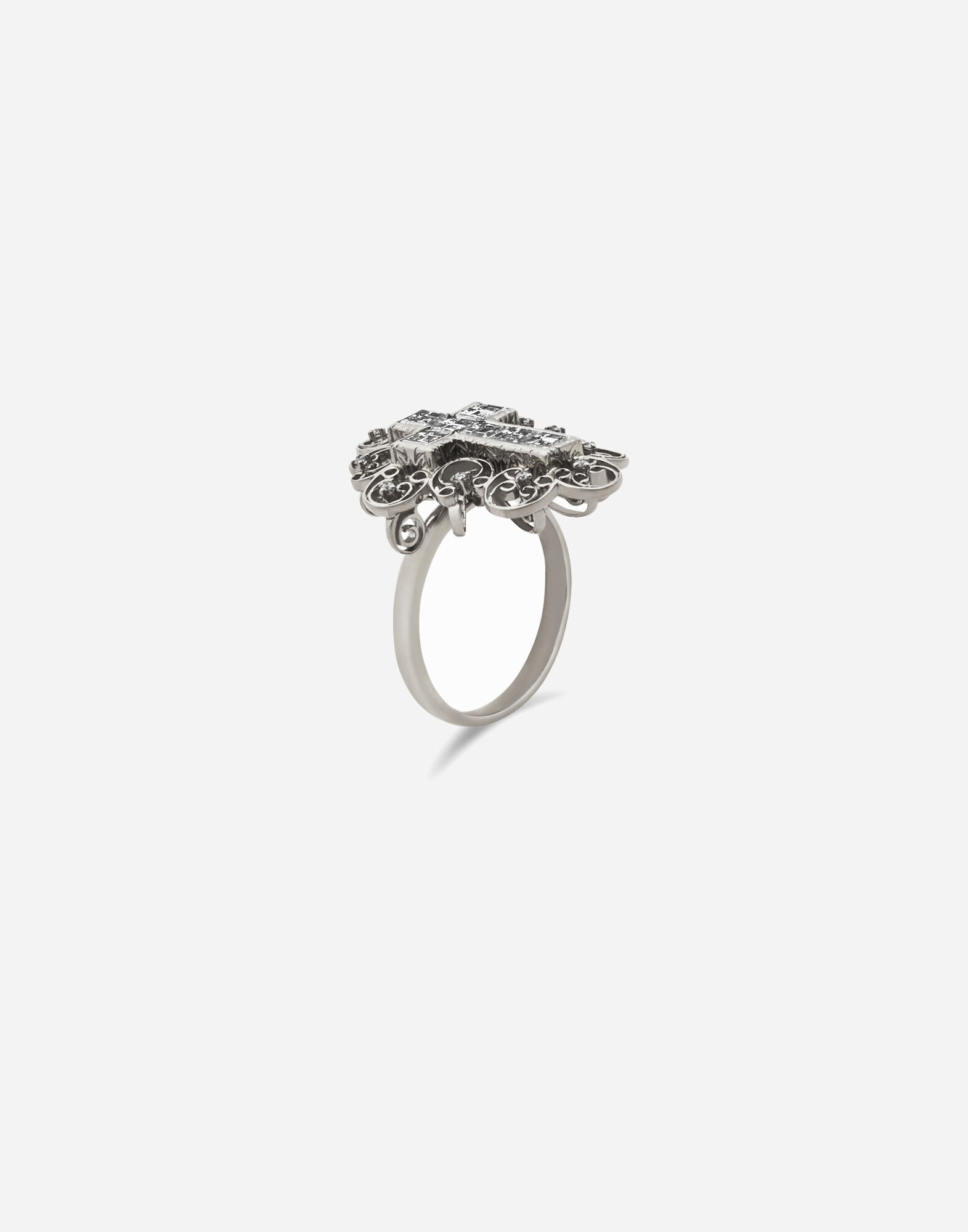Bague baroque en or blanc avec diamants